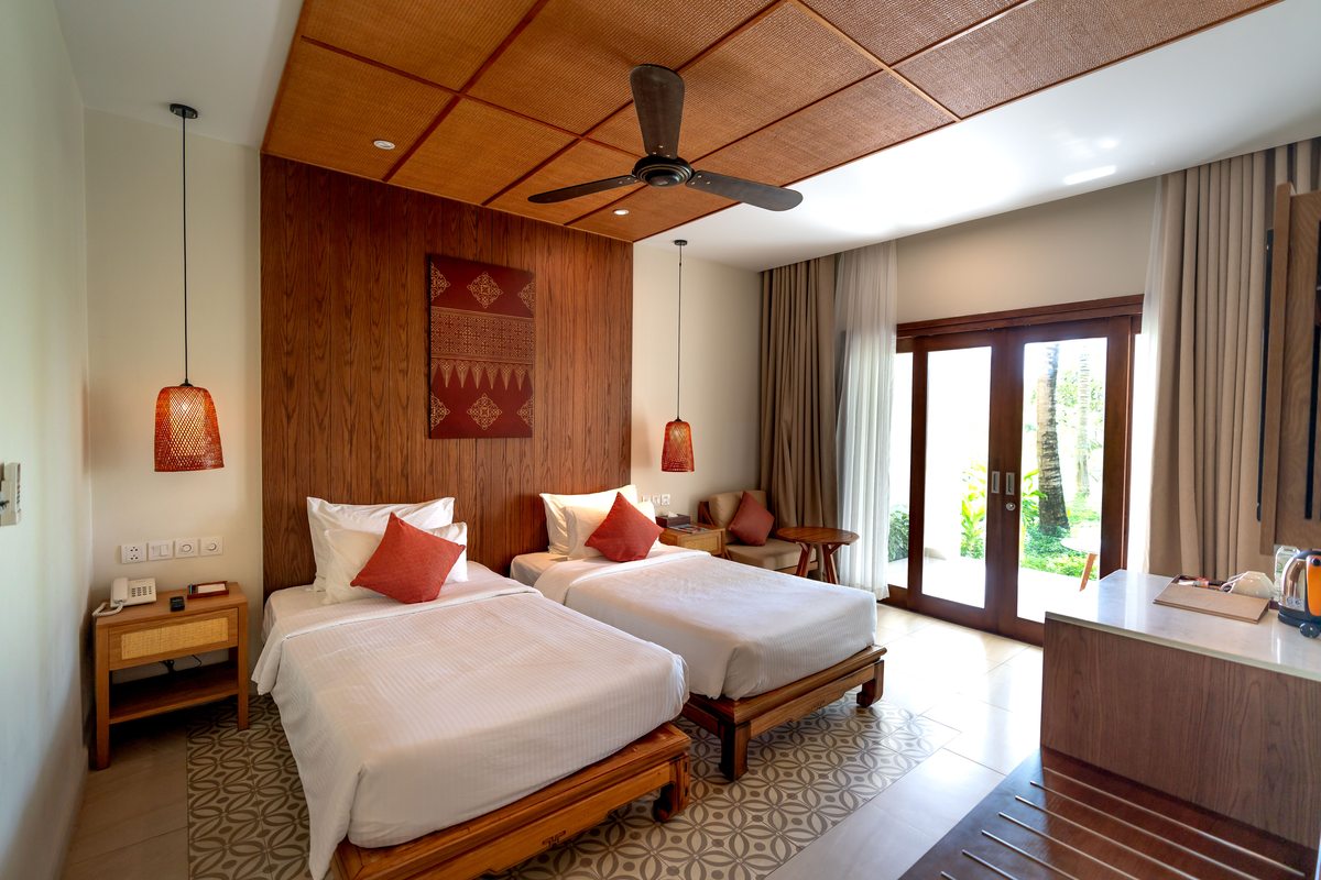 A welcoming twin guest room